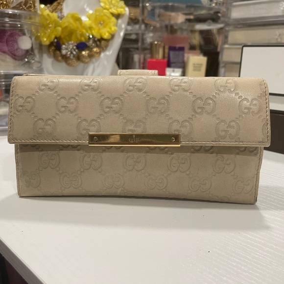 Gucci Beige Embossed Wallet - Picture 2 of 12